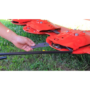 Alternative view of KUHN FC 8830 D-FF perhosniittomurskain