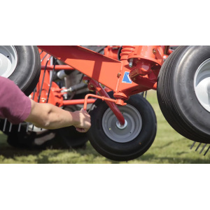 Alternative view of KUHN GA 6501 P 2-roottorinen karhotin nostolaite