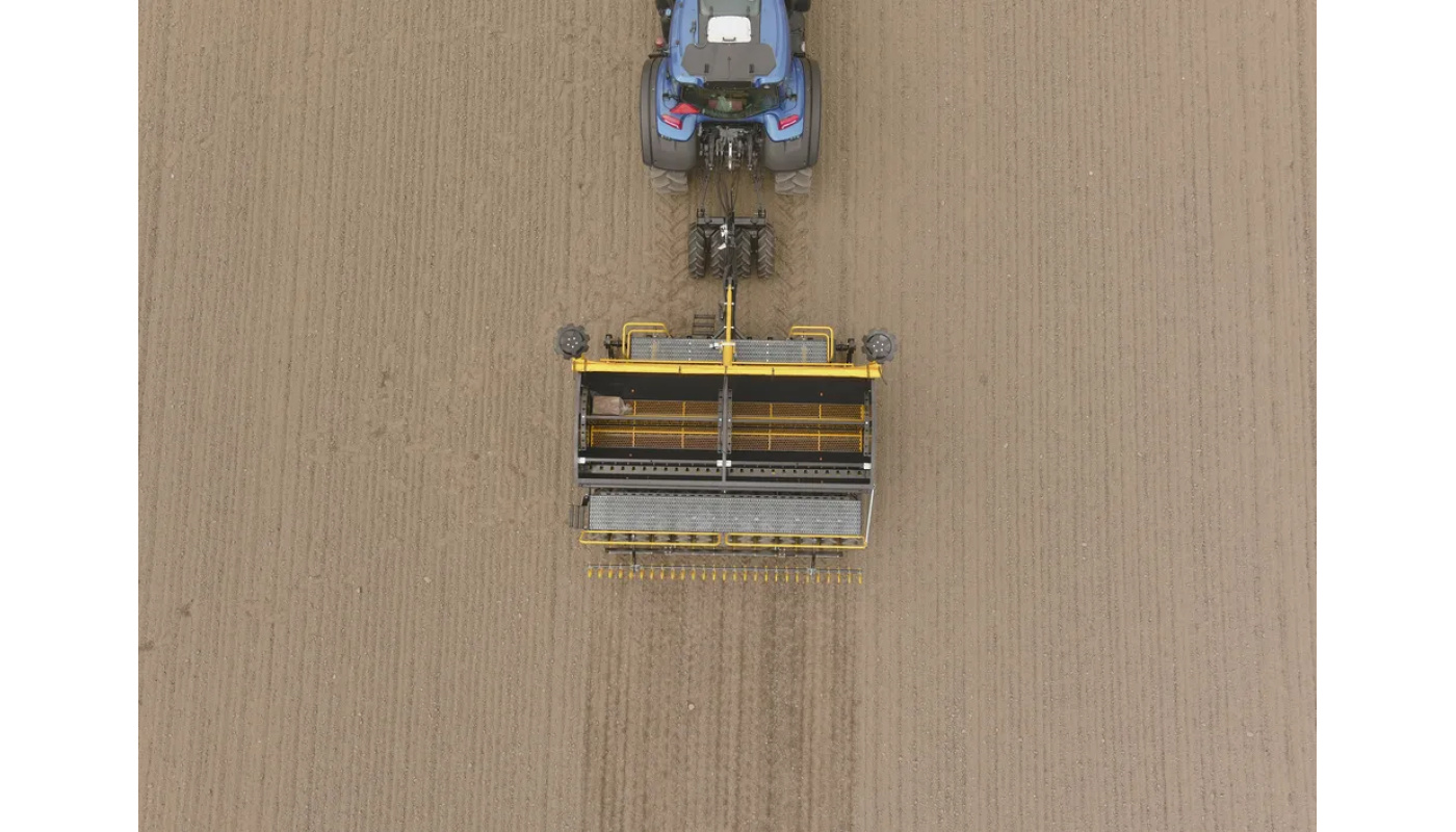 700378347_F3