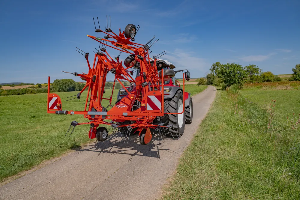KUHN GF 7803 nostolaitekiinnitteinen pöyhin