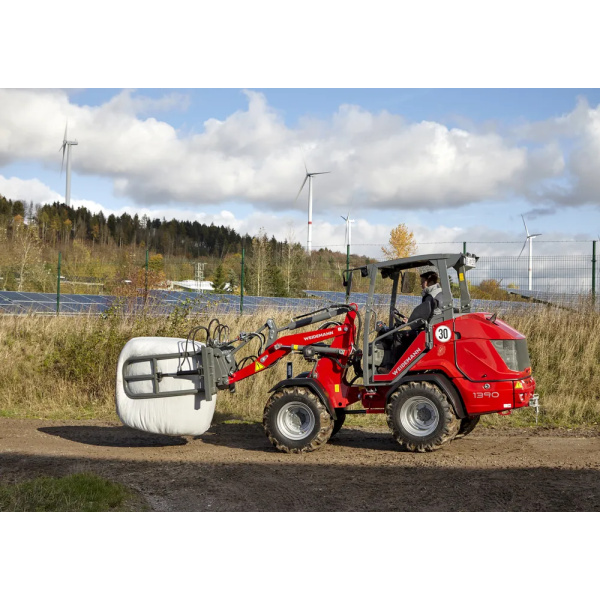 Pienkuormaaja Weidemann 1390 Hoftrac ROPS/FOPS turvakaarella